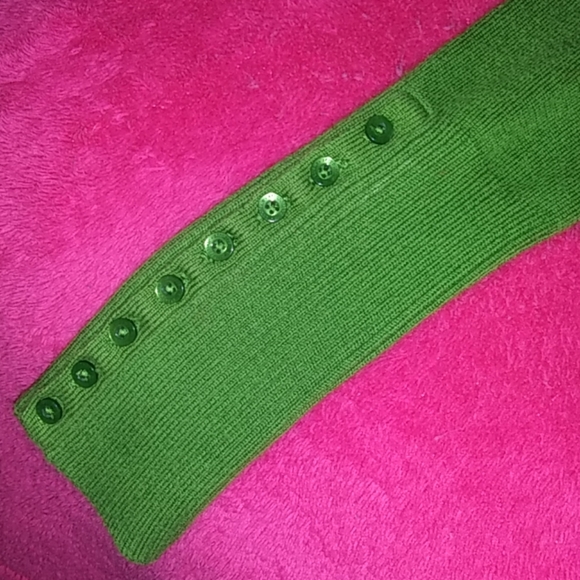 sweater - Picture 3 of 4